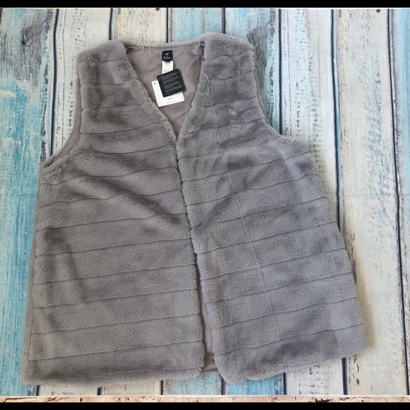 Echo faux fur vest - Picture 1 of 8